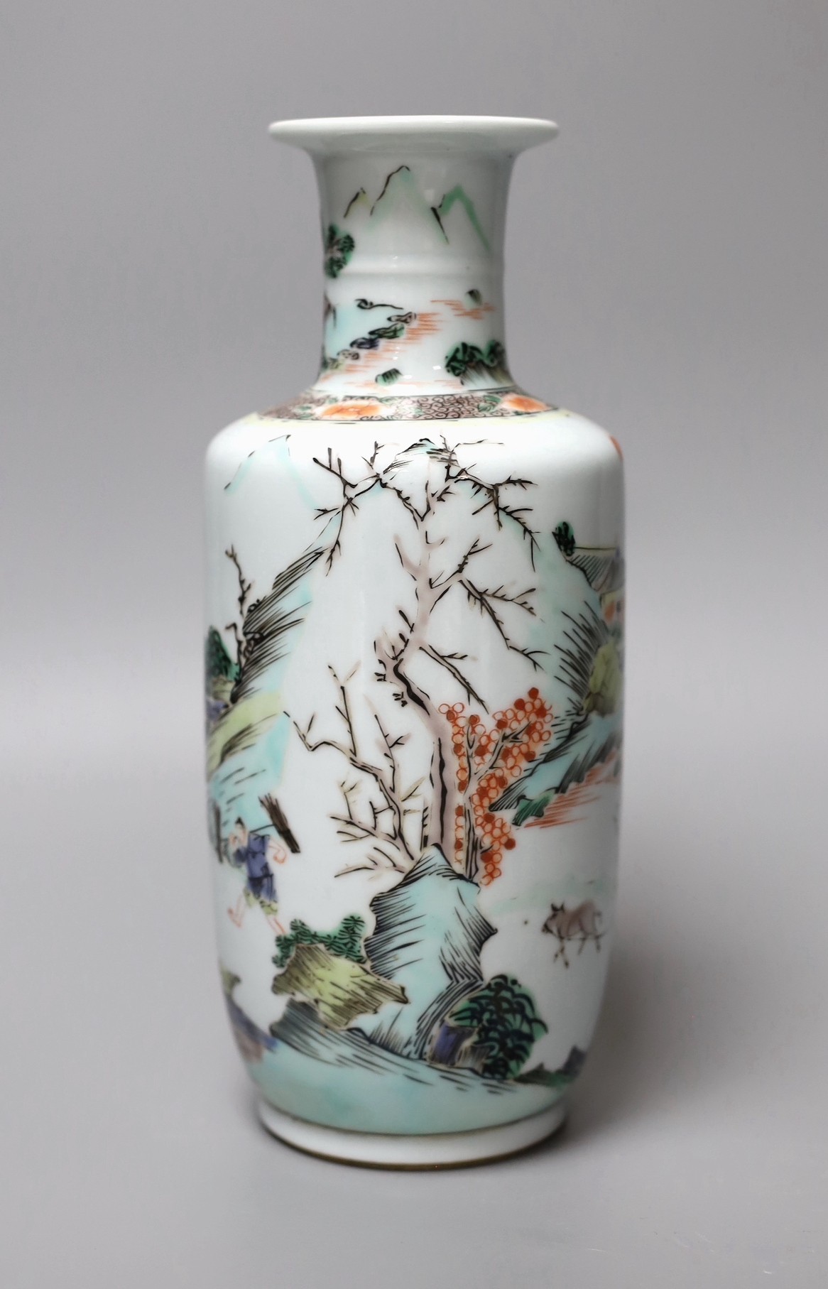 A Chinese famille verte figural rouleau vase, 22cm tall